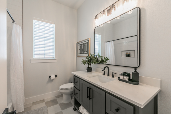 Second full bathroom that sits between the Fort Worth Room and the Rodeo Room