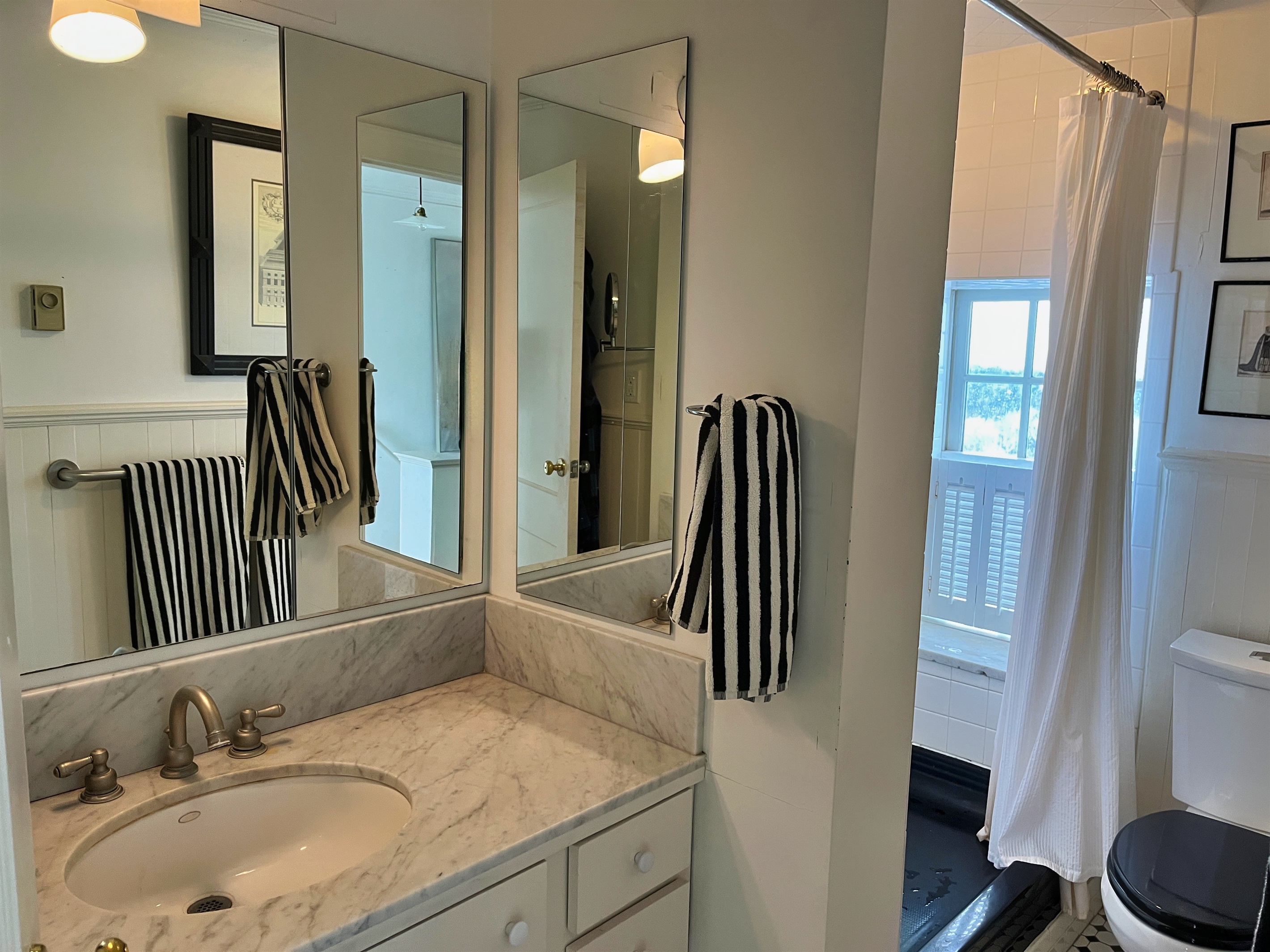 Hawk Field House - 2nd floor hallway full bathroom.