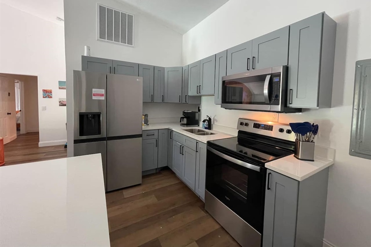 Game room kitchen with 2nd  Full Size Fridge, Microwave and Oven. 