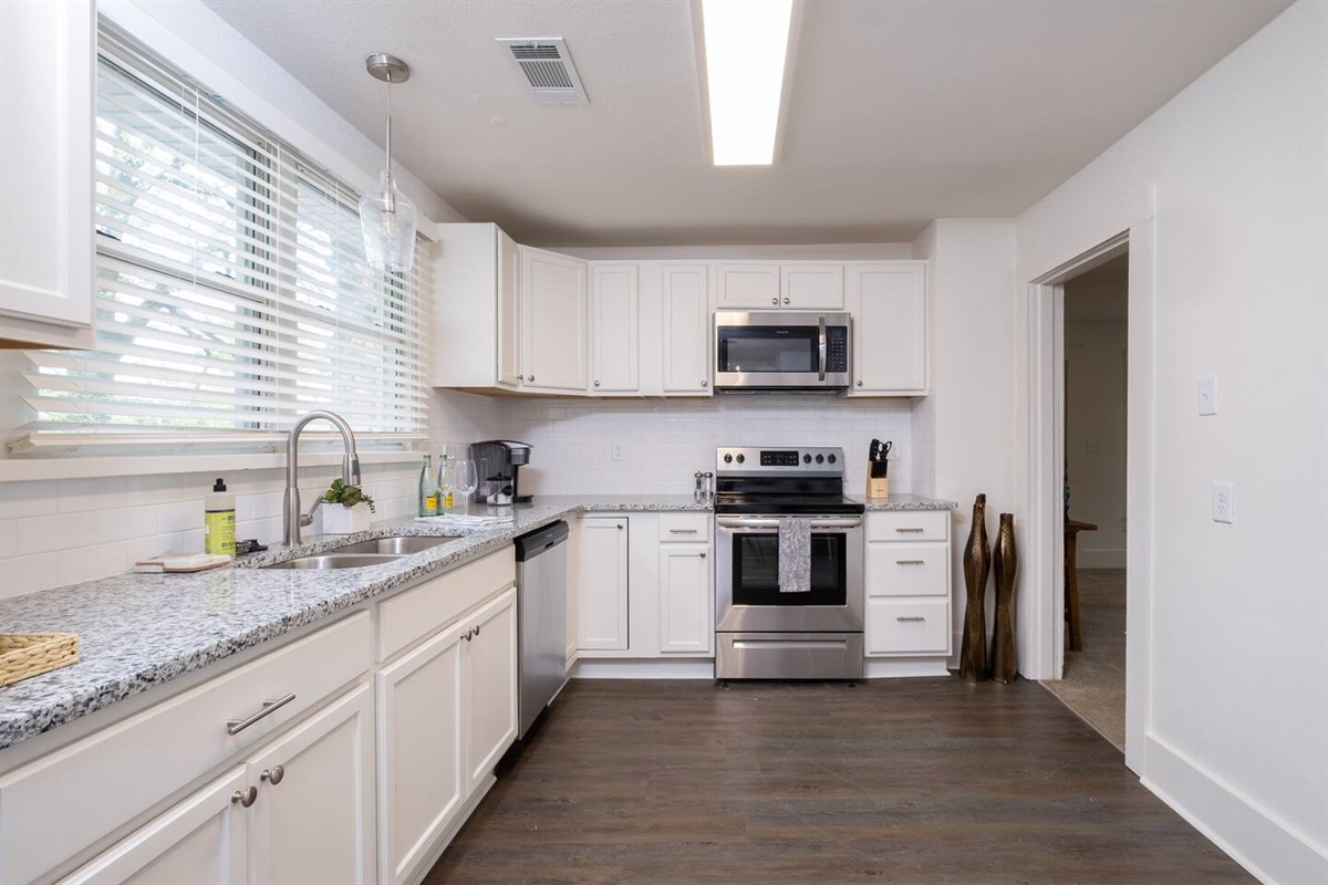 The Little Gray House in Capitol View Overnight Digs