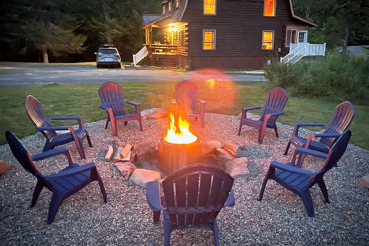 Experience cozy evenings under the stars with our Solo Stove firepit!