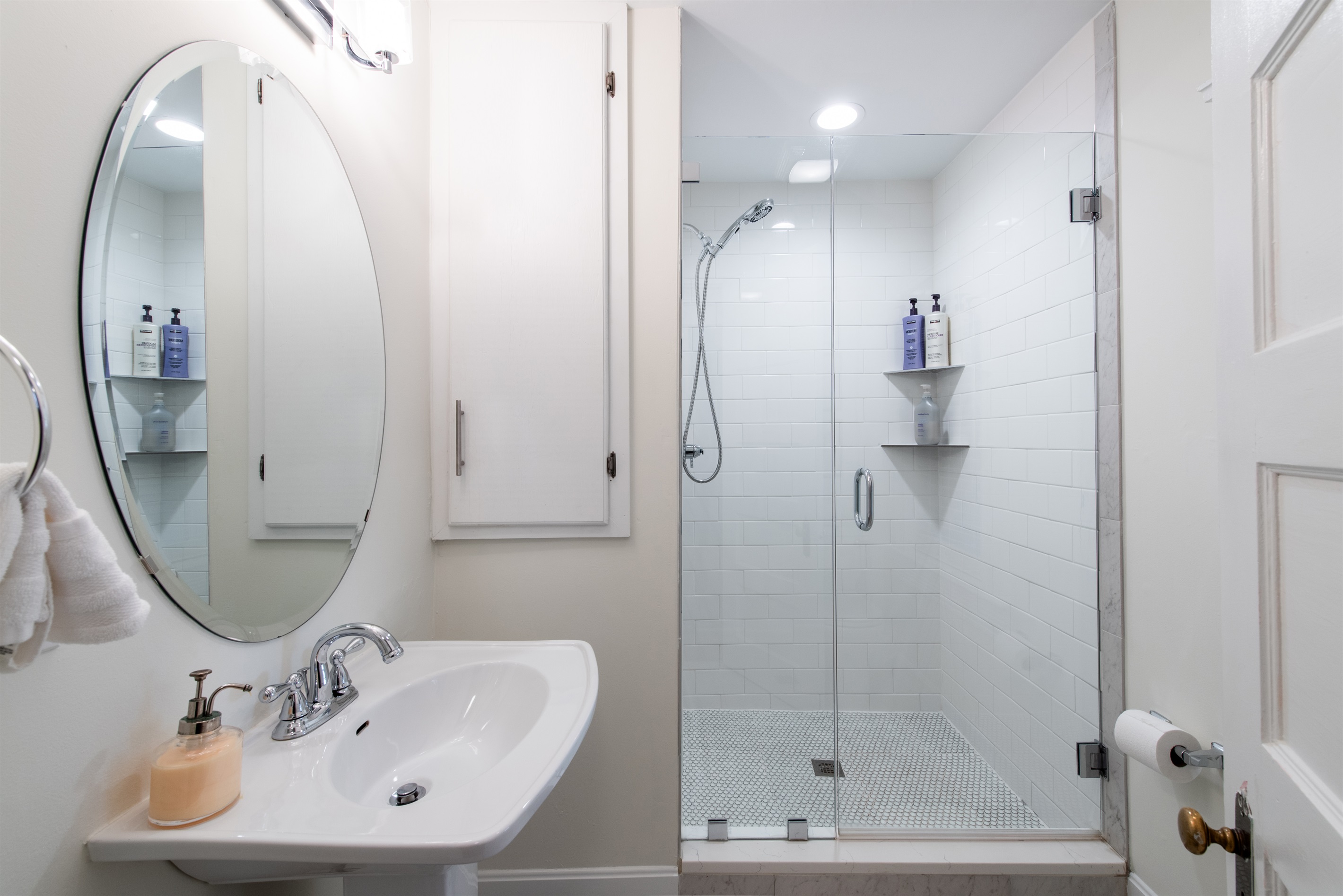 Full Bathroom #2 ~ Across Hallway From Bedroom #2