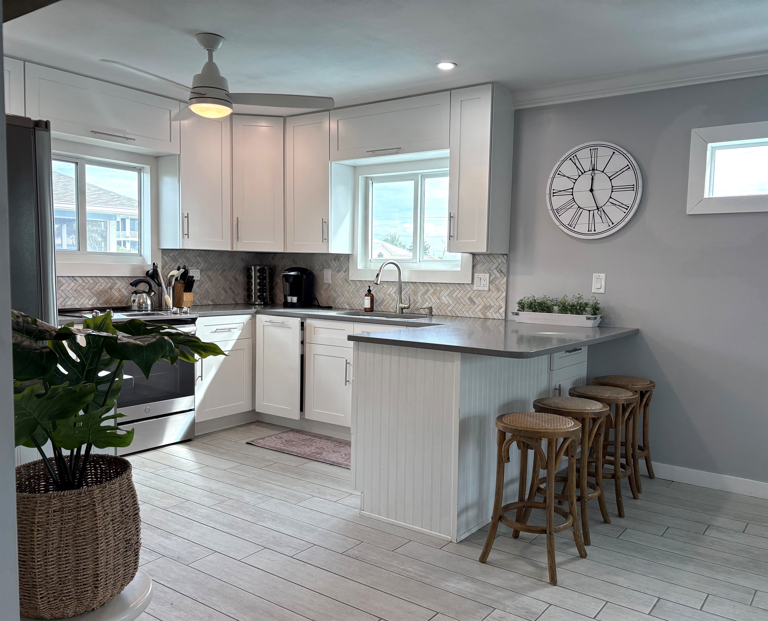 Vista (upper unit) Kitchen view from living room