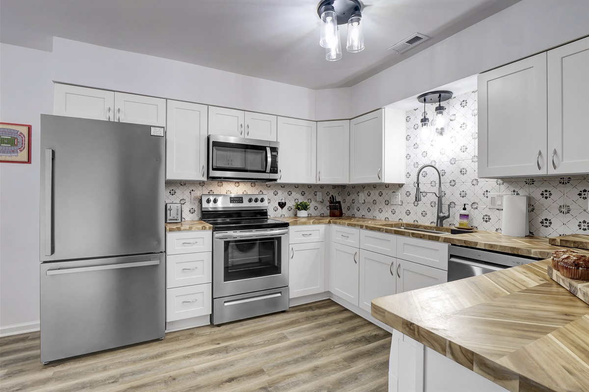 Fully equipped kitchen with all of the essentials for your cooking needs.