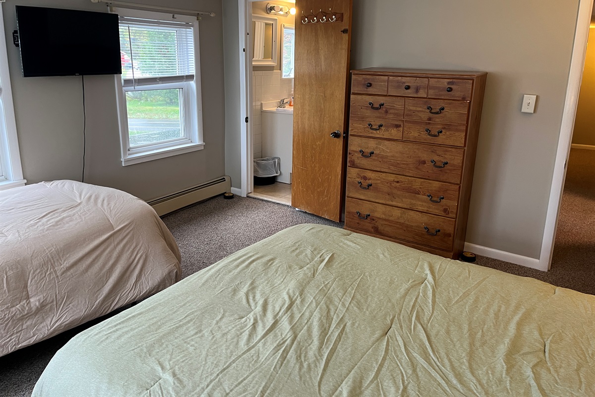 Queen #3 with twin and ensuite bath