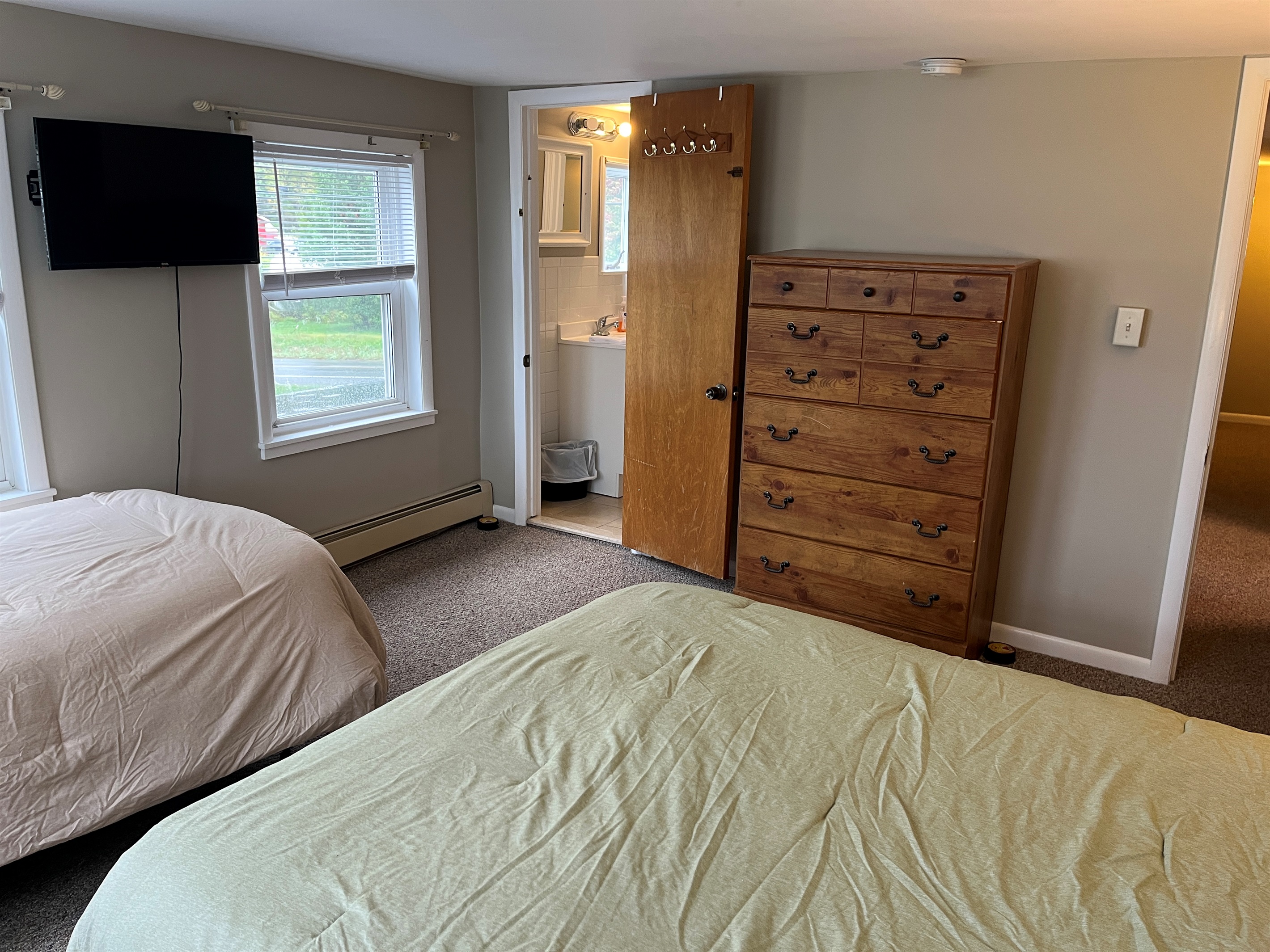 Queen #3 with twin and ensuite bath