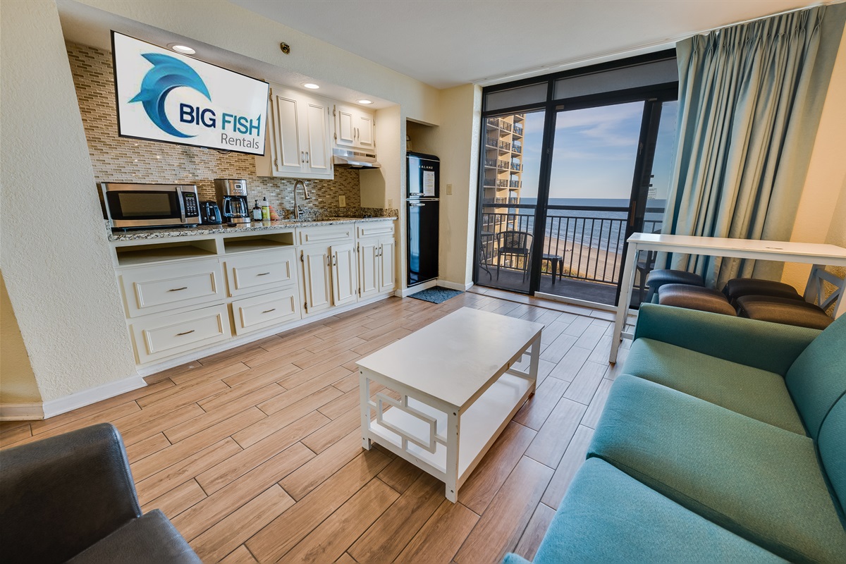 Living Room with Stunning Views🌊☀️