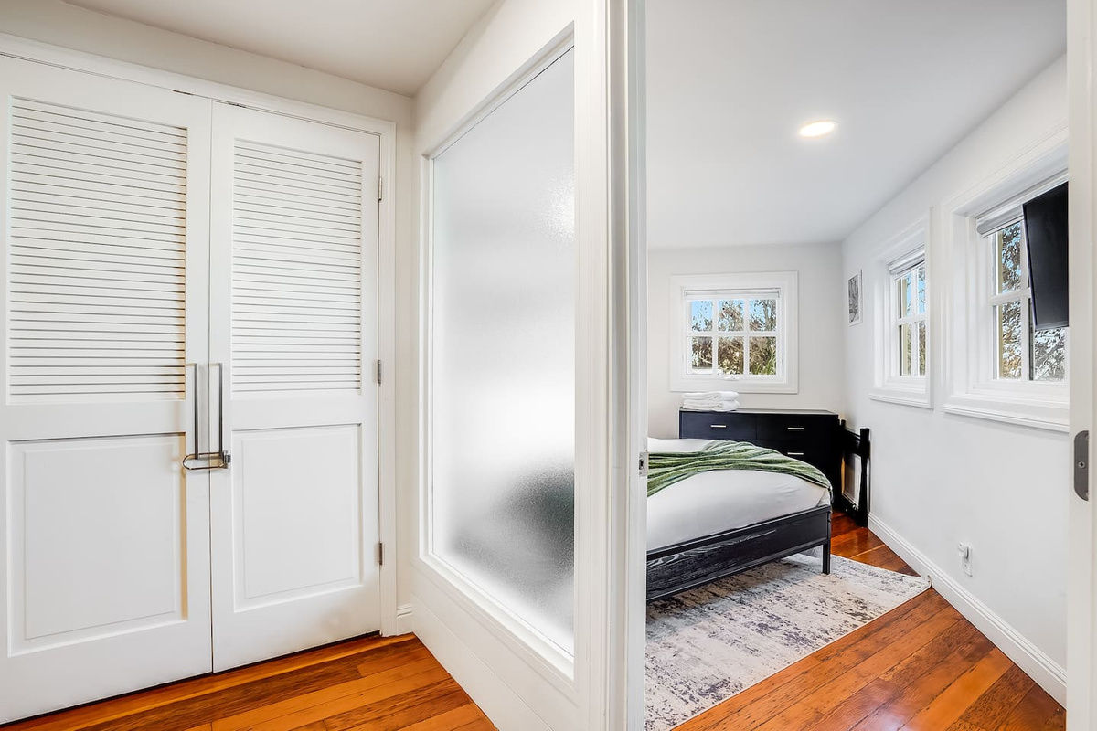 Entrance to the bedroom 