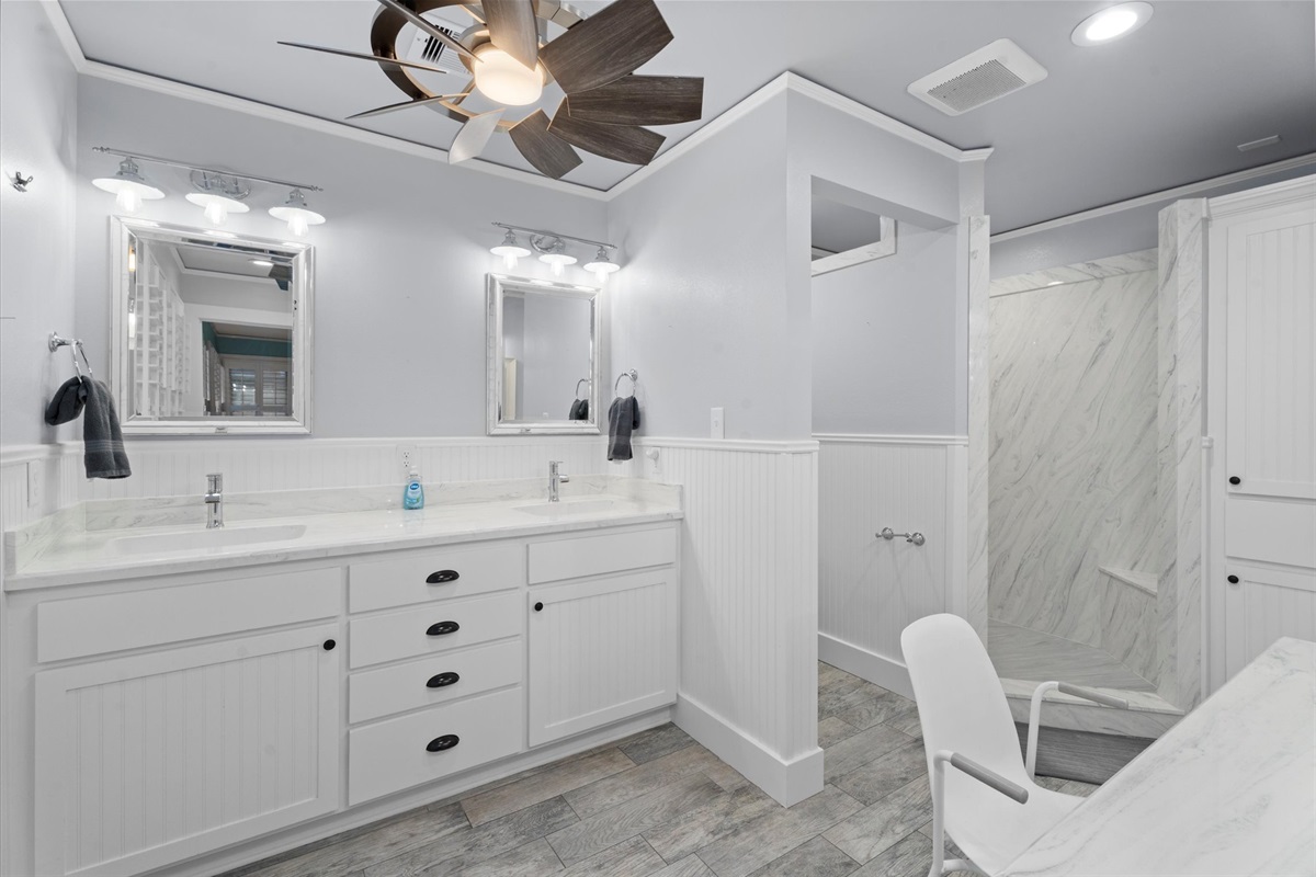 782642db69a04ab7bd6e706d5353cc25 Large | Beachhouse | Texas | TX | Vacation Homes | Galveston | Crystal Beach | Kokomo | Breezy Days | Beachfront Elegance | Sunrise Serenity | Southern Sands Property Management, LLC