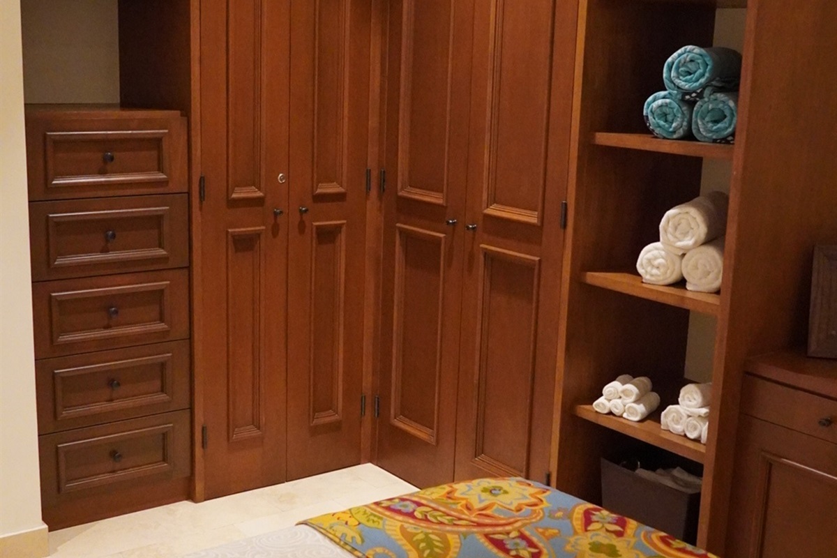 Guest Bedroom Closet