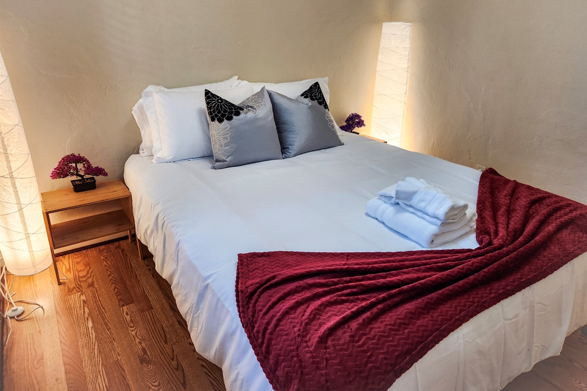 Tokyo - Queen Bed