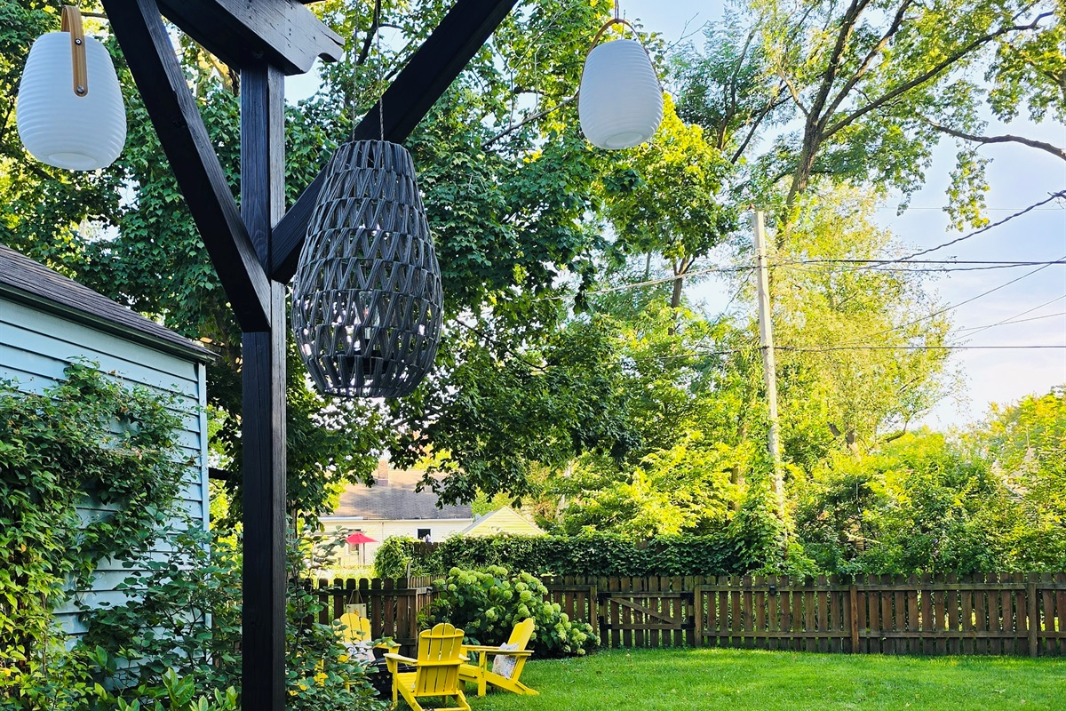 Lantern-lit chats under the pergola, fireside stories in the yard—this outdoor space is made for memory-making.