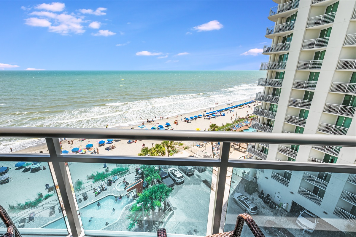 Balcony with Amazing Views of the Ocean🌊☀️