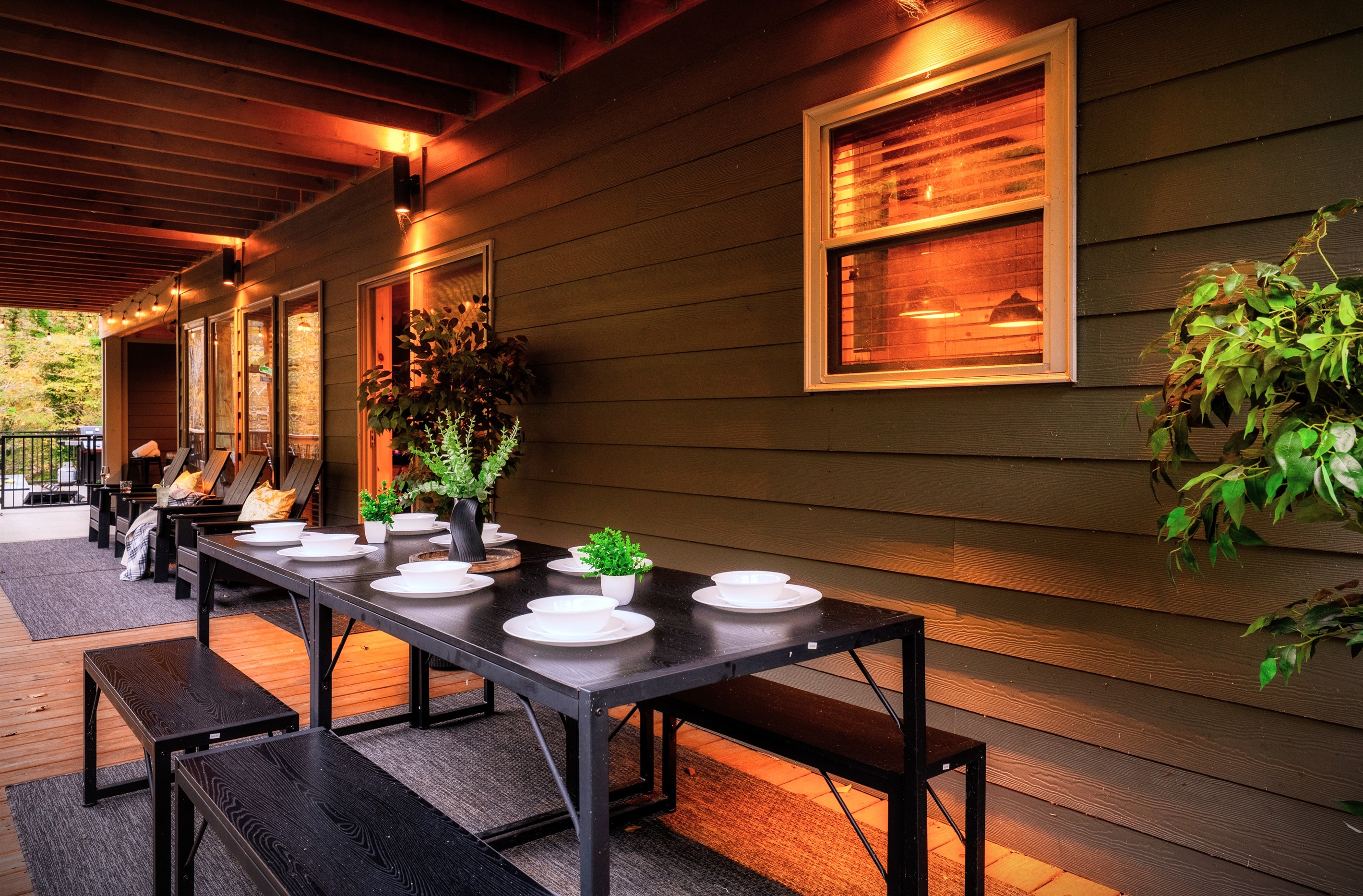 Share meals by the river’s edge, where fresh breezes and flowing water elevate every gathering.