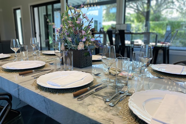 Treat yourself to fine dining in this elegant retreat.