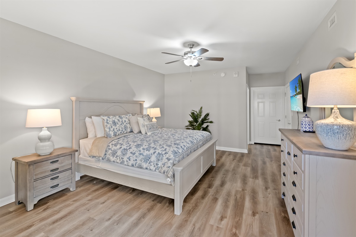 Main Bedroom - King bed - nicely decorated