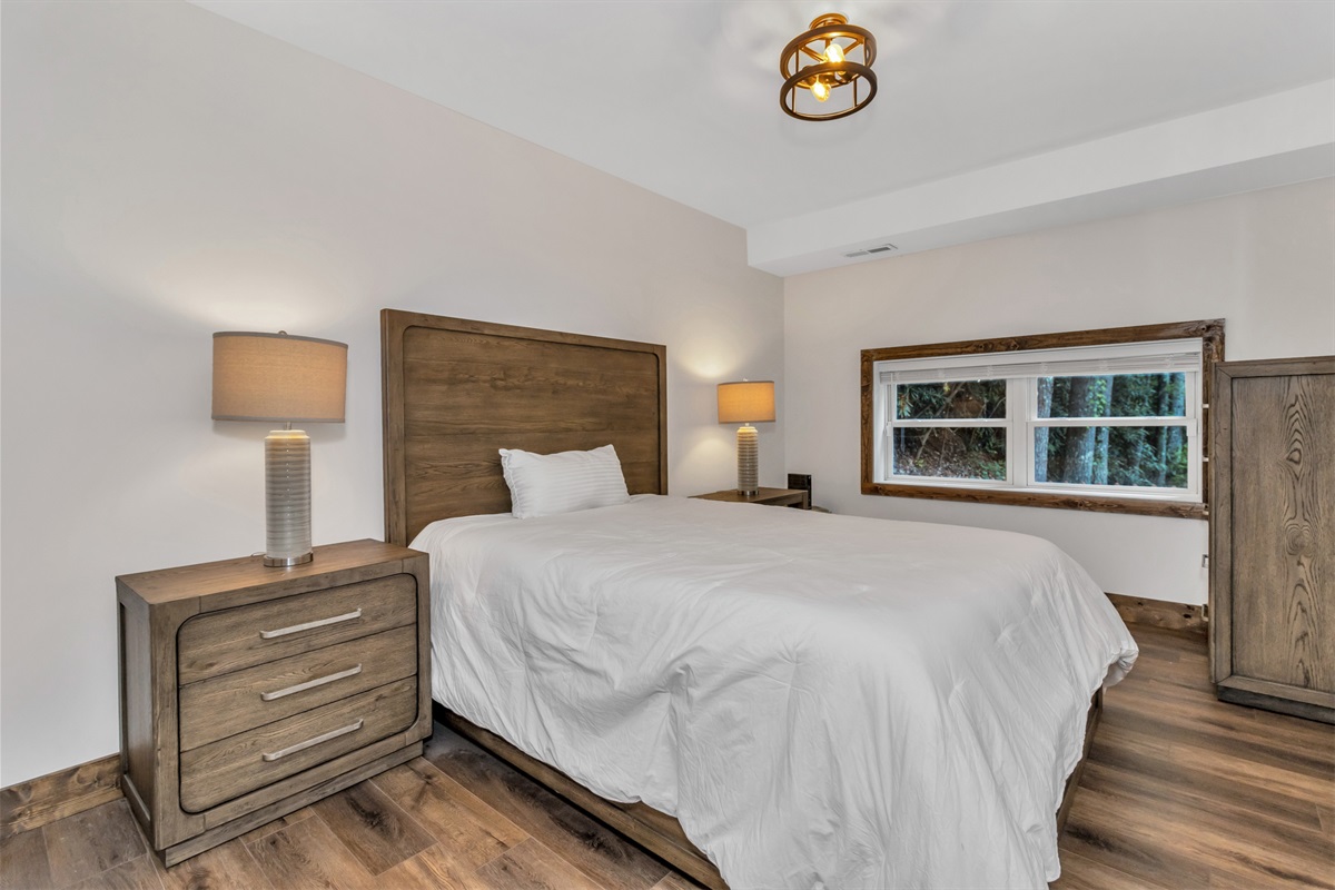 Third Bedroom - Queen