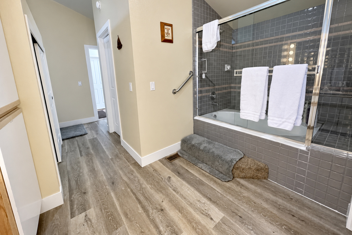 Master suite bathroom