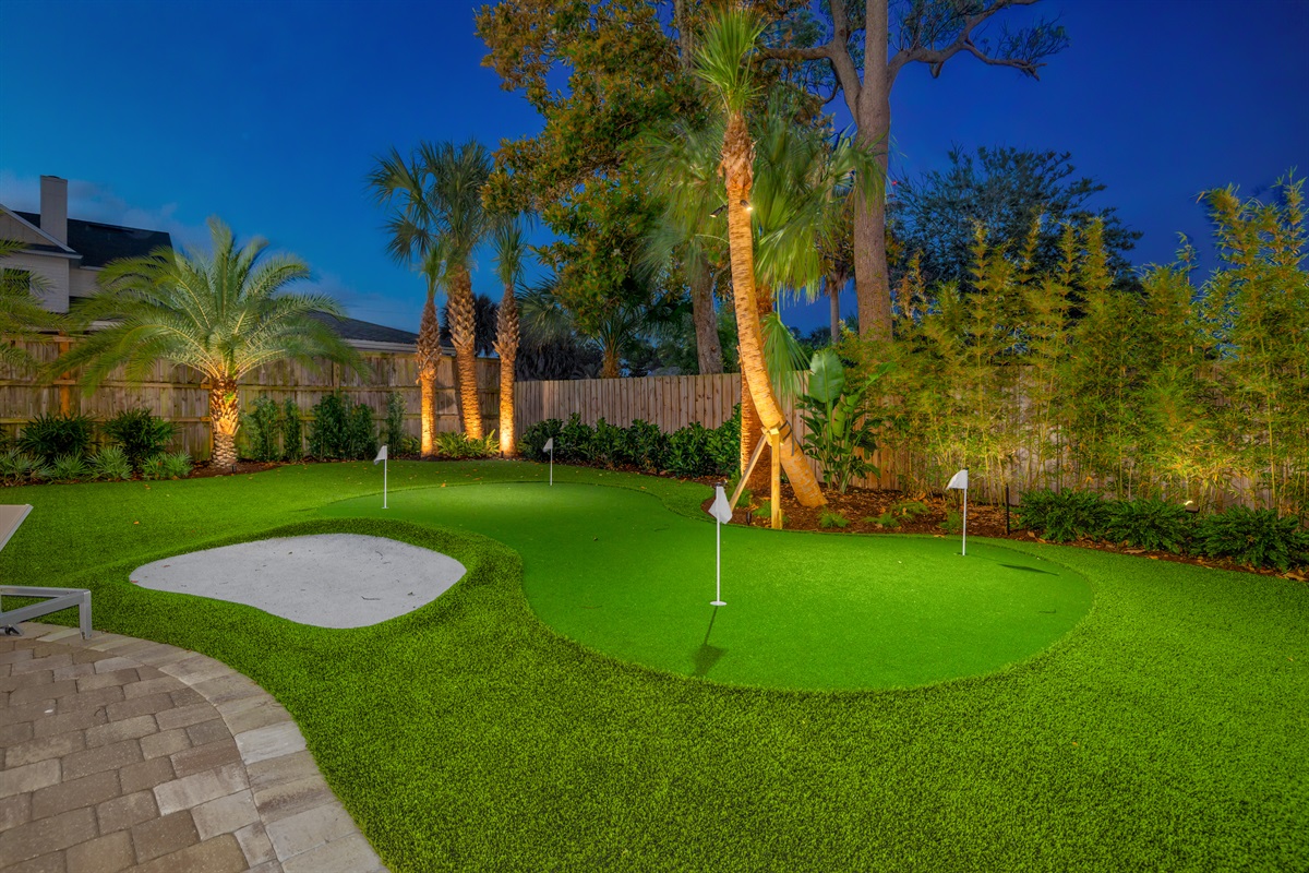 Private backyard putting green