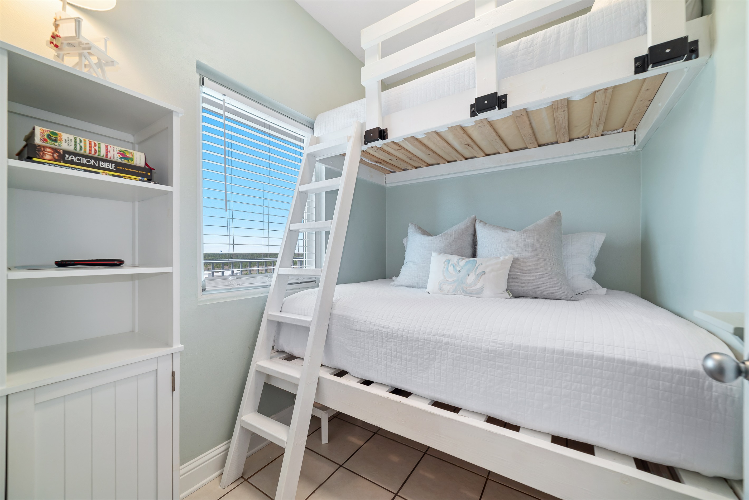 This charming Twin over Full bunk bed room features a well-crafted design with attention to detail. The warm tones and comfortable furnishings create a welcoming and relaxing environment.