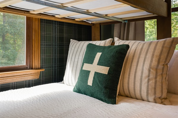 Ideal for kids & adults alike – bedroom with 2 queen beds plus a twin bunk