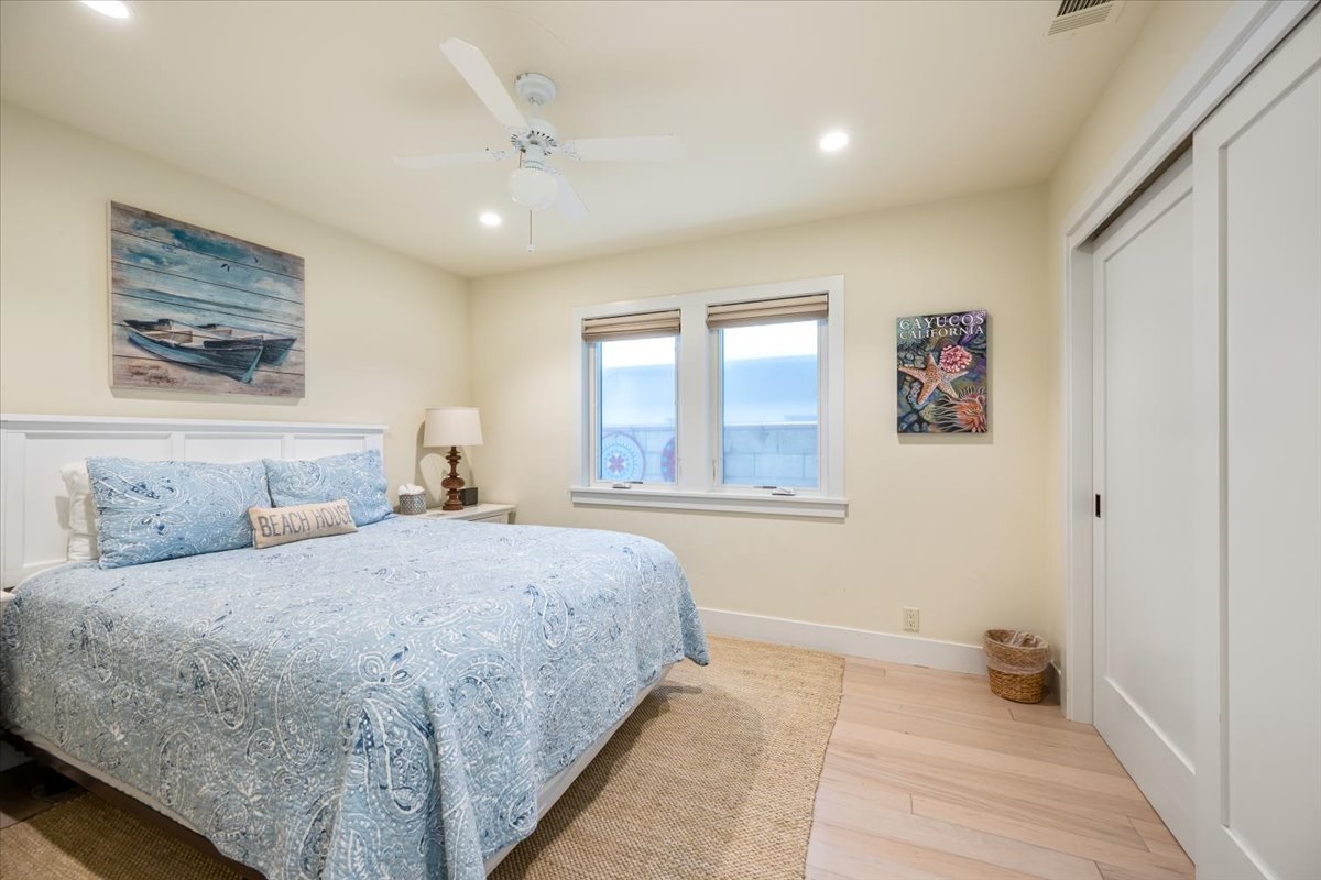 2nd Bedroom - Queen Bed