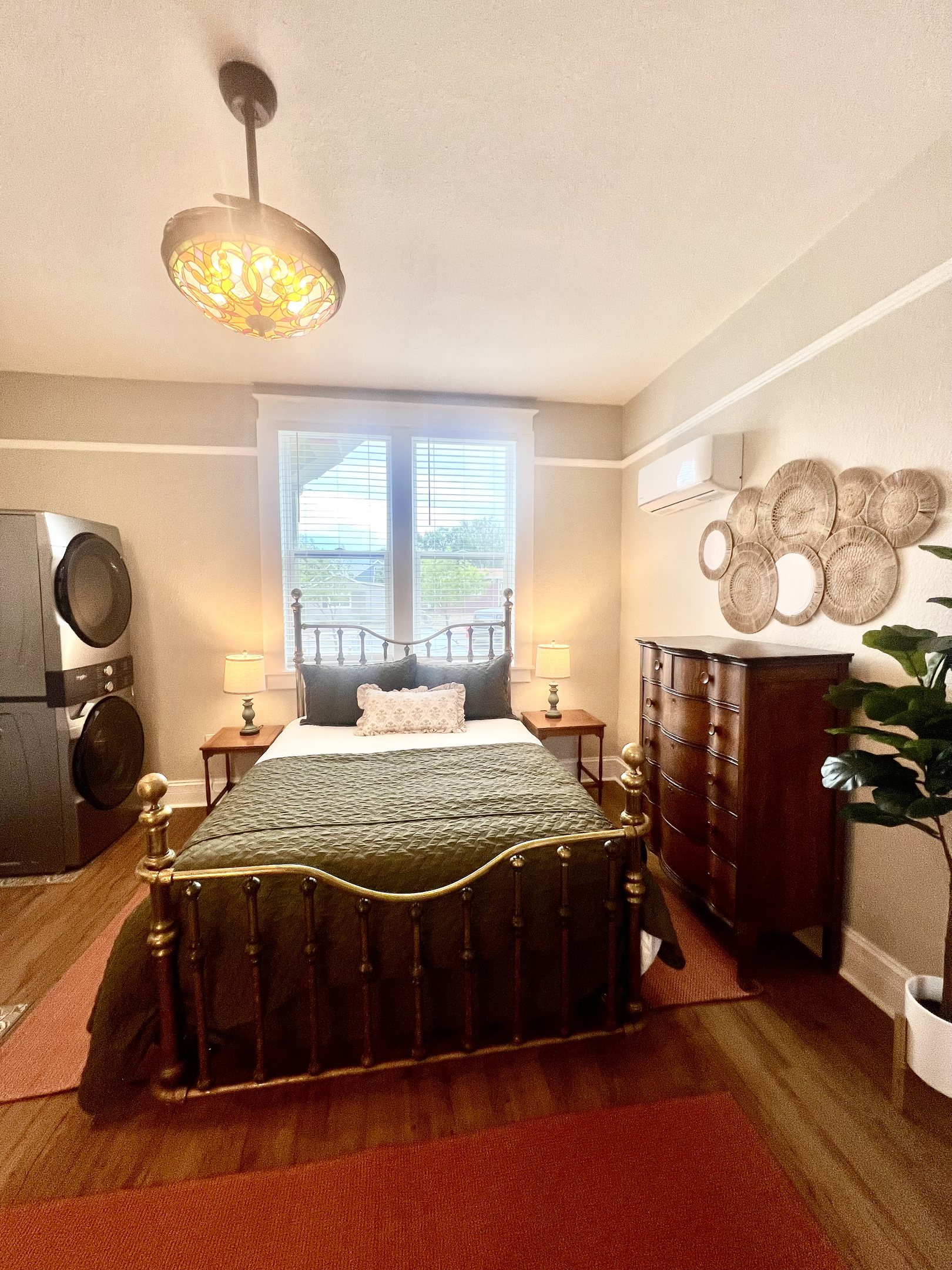 All the comforts of home, including your own in-suite laundry and brand new air-conditioning which keeps the apartment ice cold in the summer and warm in the winter.