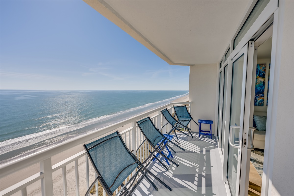 Balcony with Amazing Views of the Ocean