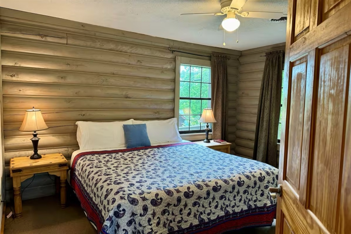 SUMMER KING BEDROOM UPSTAIRS