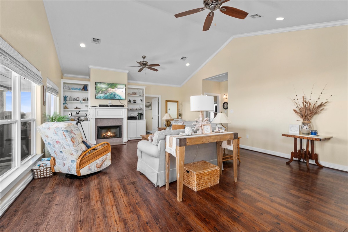 788f90a9e2ea4d2dafe9595426b2c09e Large | Beachhouse | Texas | TX | Vacation Homes | Galveston | Crystal Beach | Kokomo | Breezy Days | Beachfront Elegance | Sunrise Serenity | Southern Sands Property Management, LLC