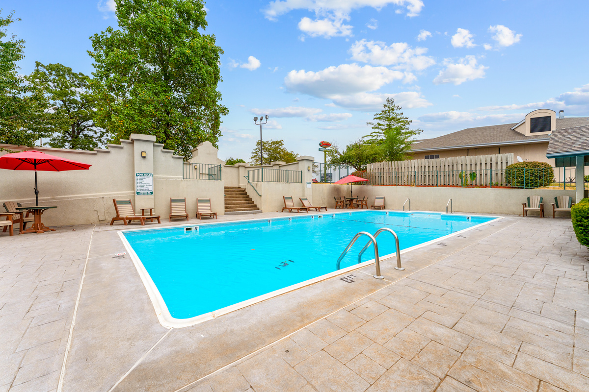 Guests may use the association’s fenced, heated saltwater outdoor pool during its seasonal operating period and posted hours.