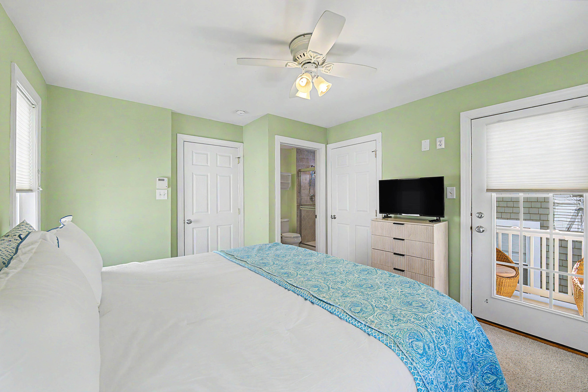 primary_bedroom_tv_ensuite_view