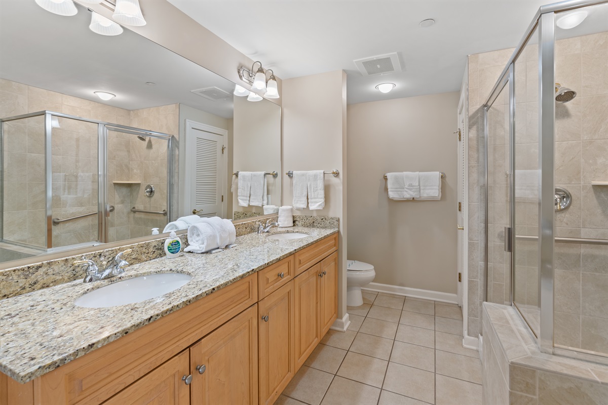 Main Bathroom - Double Vanities