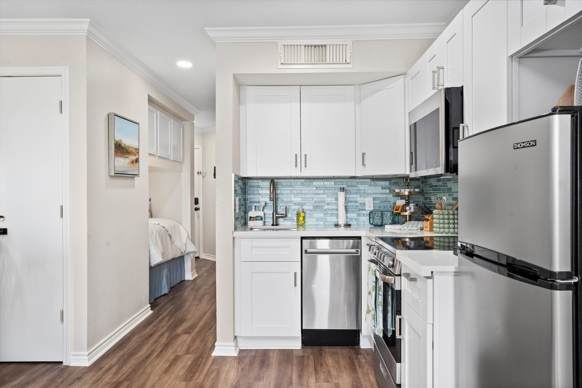 789f244ff9004124b95e689dffb208c9 Large | Beachhouse | Texas | TX | Vacation Homes | Galveston | Crystal Beach | Kokomo | Breezy Days | Beachfront Elegance | Sunrise Serenity | Southern Sands Property Management, LLC