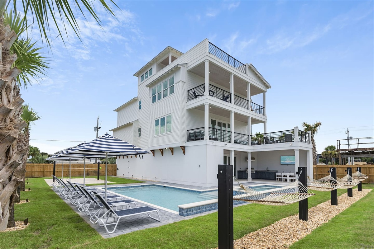 Casa Blanca backyard