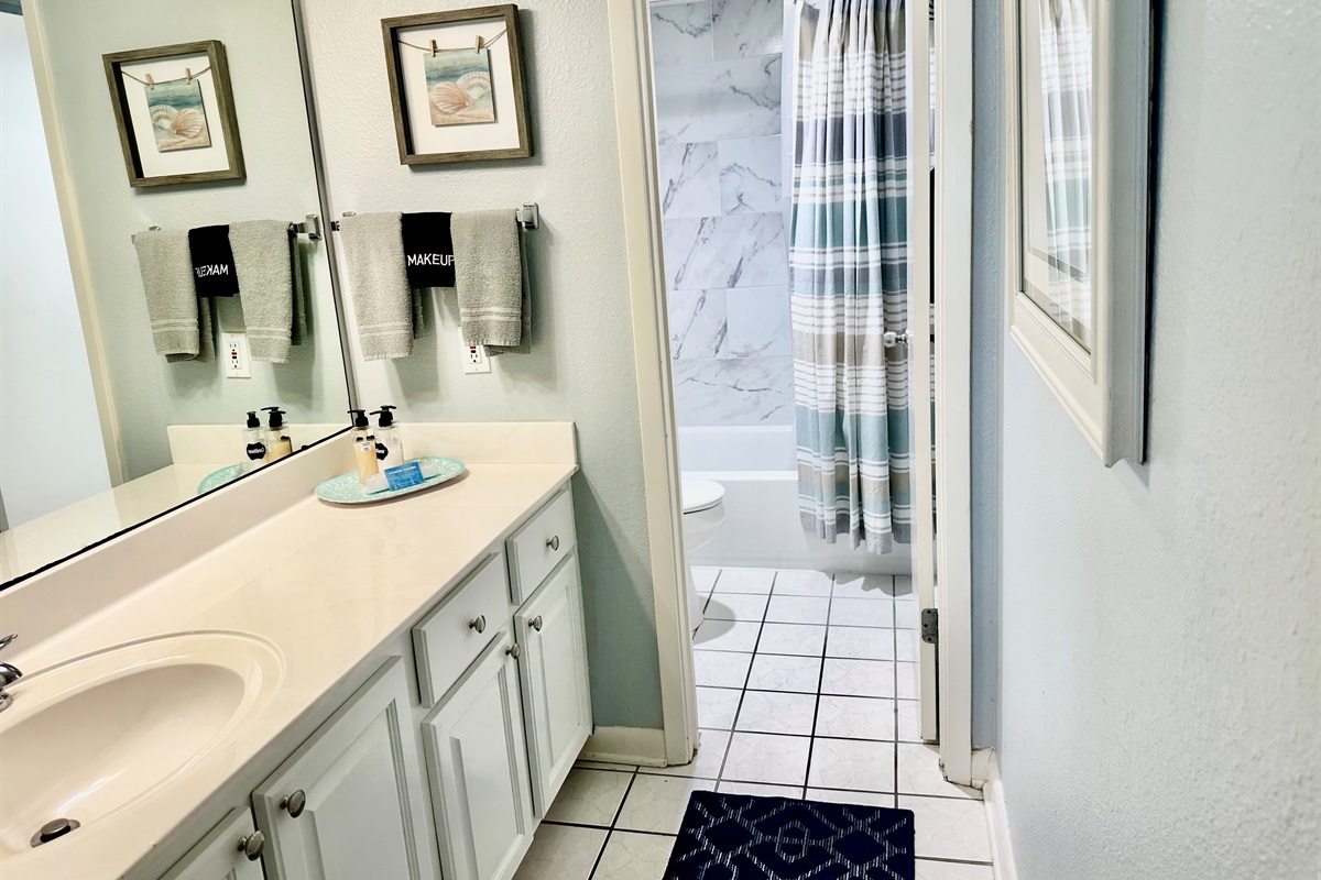 The en suite master bath has lots of room for all of your things! As well as a tub/shower combo!