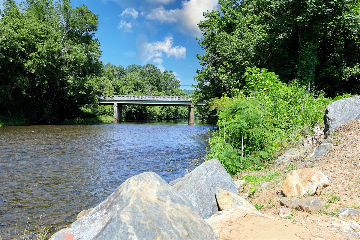Smith River access, bring your kayaks and canoes