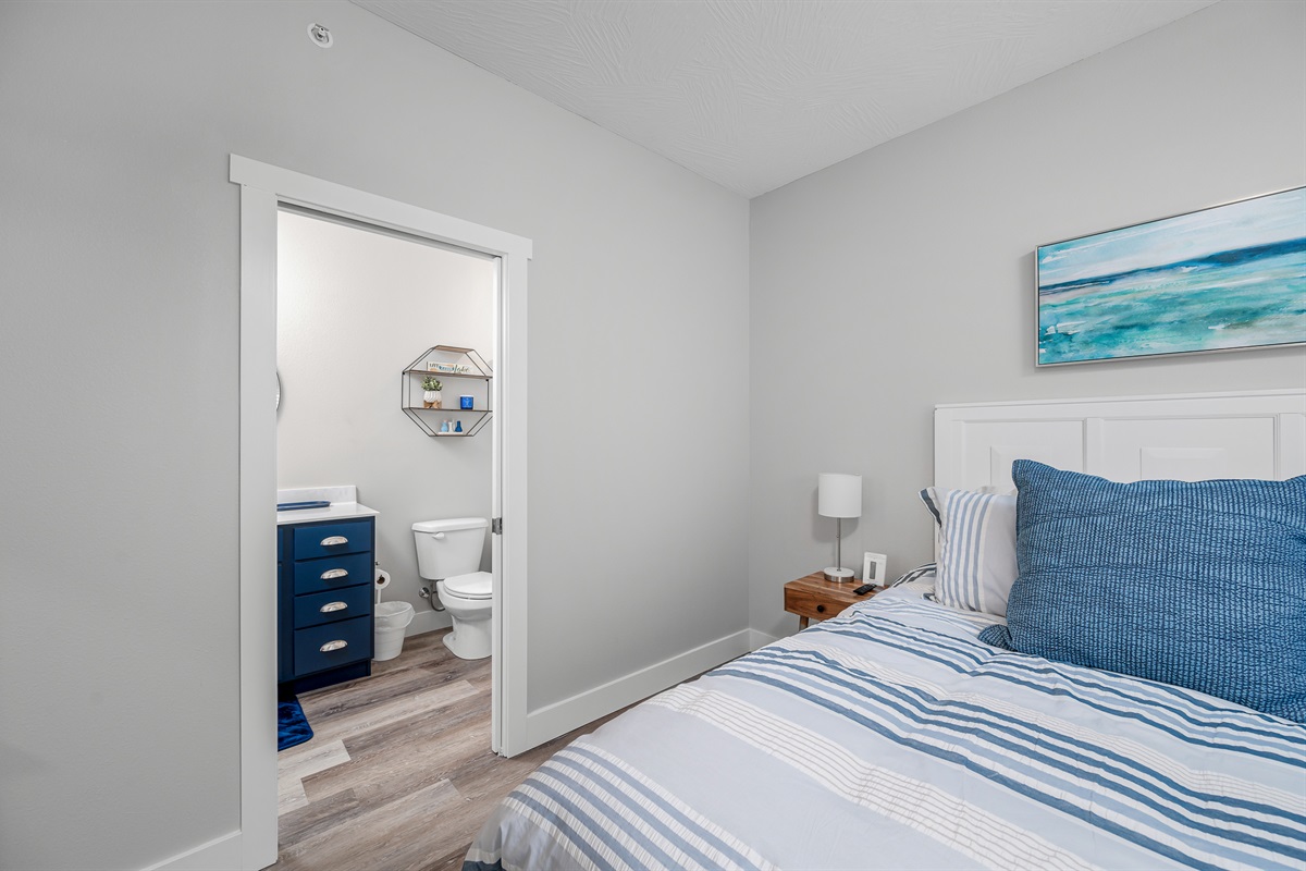 Bathroom for king and common spaces.
