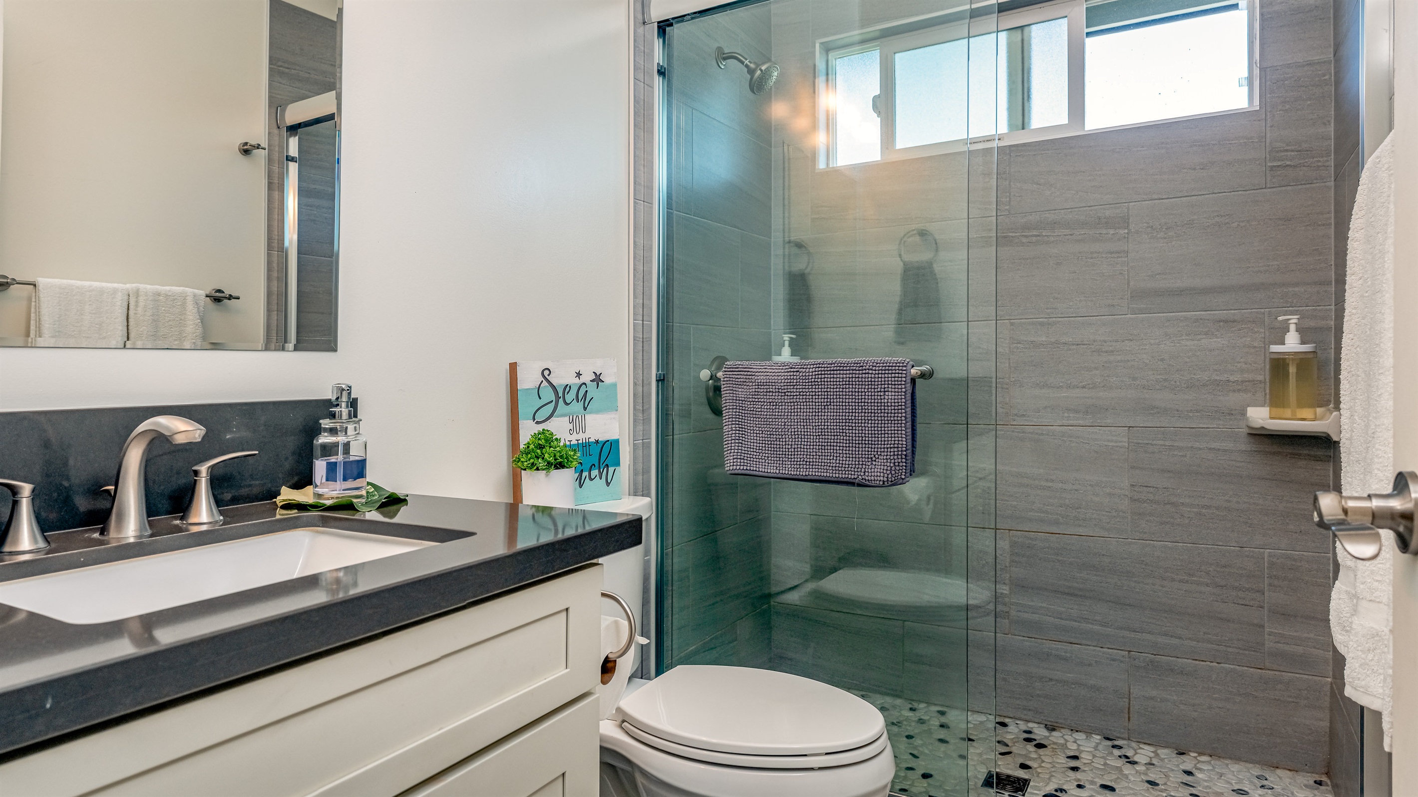 Full Bathroom 4 of 4