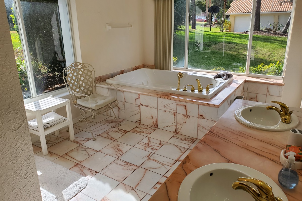 Master Queen private bath