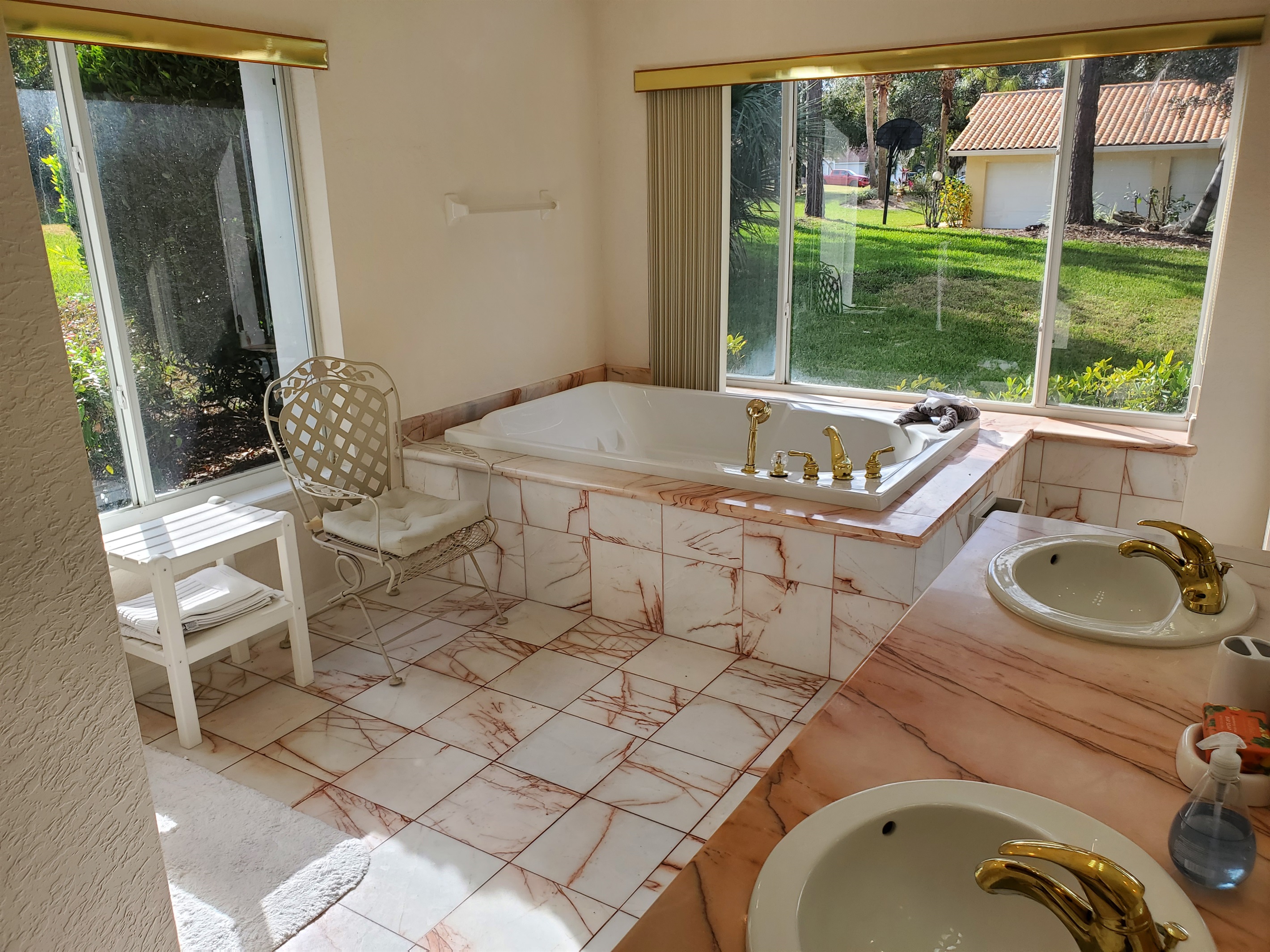 Master Queen private bath