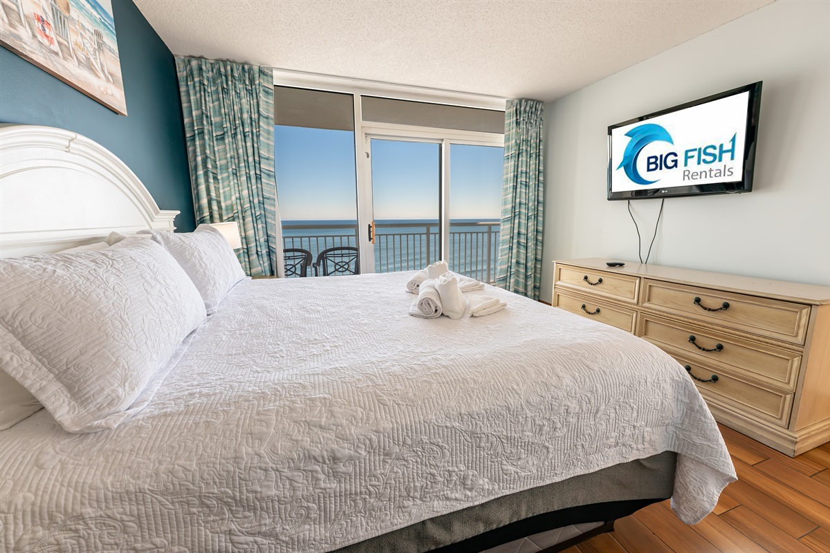 Stunning Bedroom Beautifully Decorated with Amazing Views 💫✨