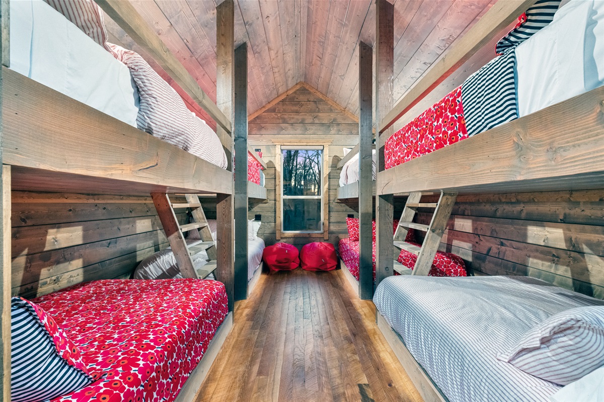 Fun and cozy bunk room perfect for kids, families, and group stays