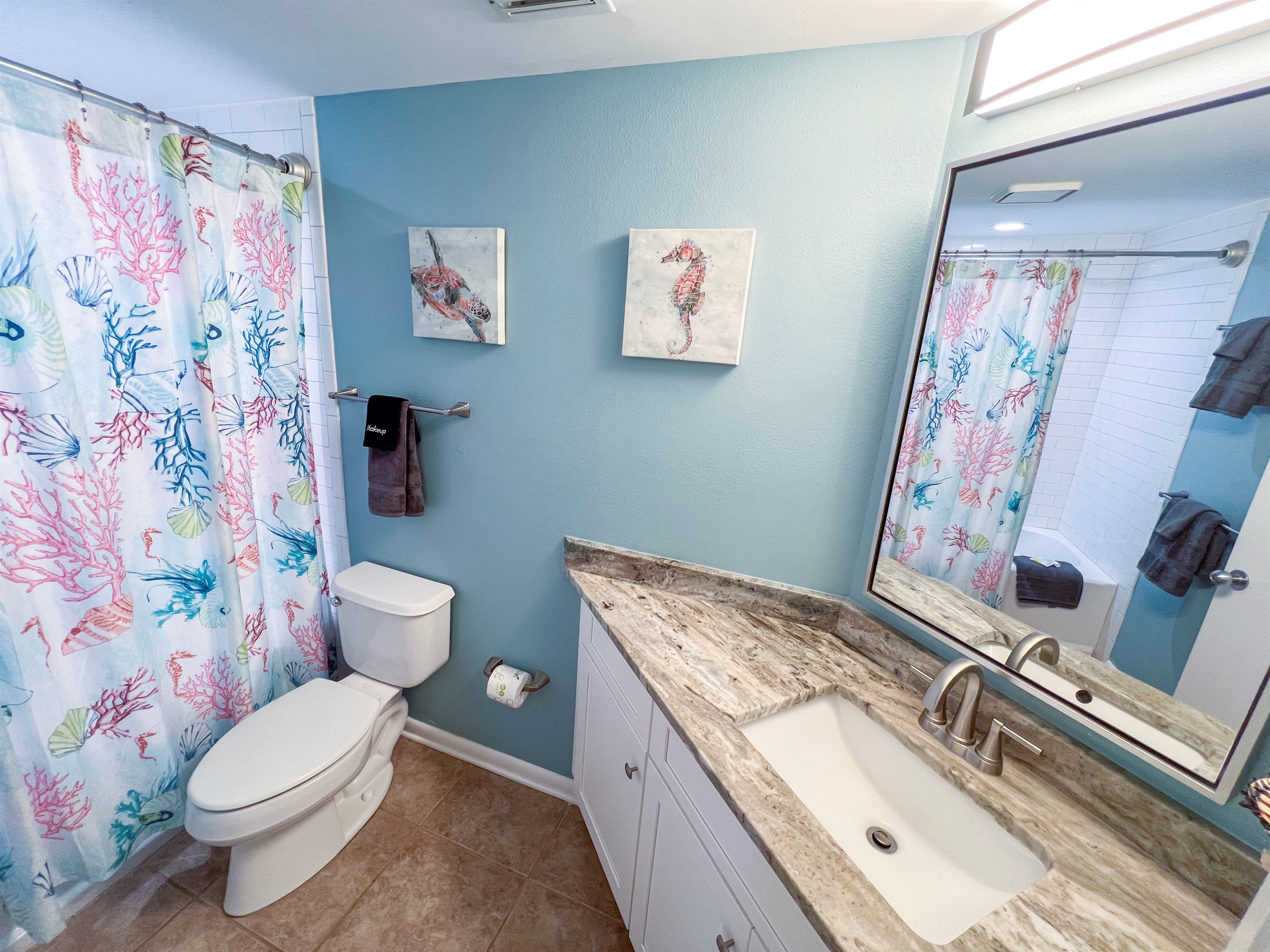 Hall Bathroom with tub shower