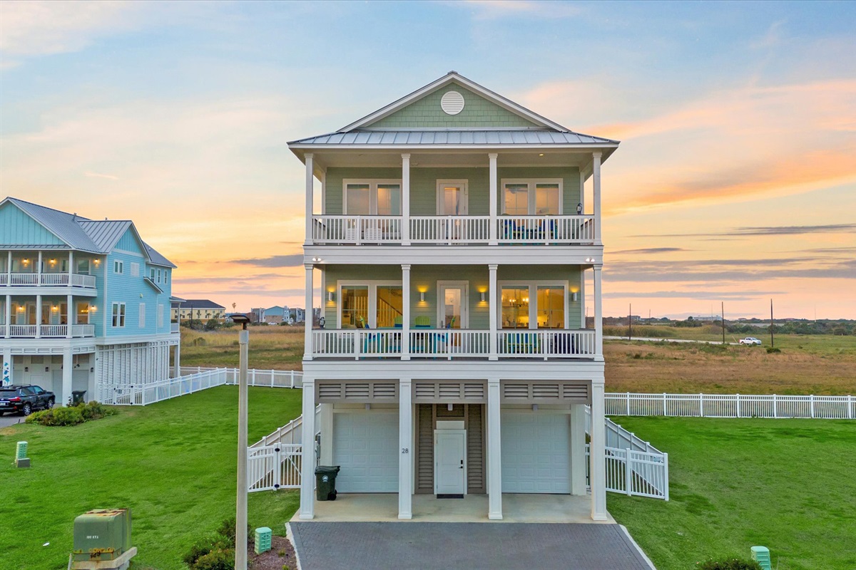78cb3848ad3b4ffda56e891465a92890 Large | Beachhouse | Texas | TX | Vacation Homes | Galveston | Crystal Beach | Kokomo | Breezy Days | Beachfront Elegance | Sunrise Serenity | Southern Sands Property Management, LLC