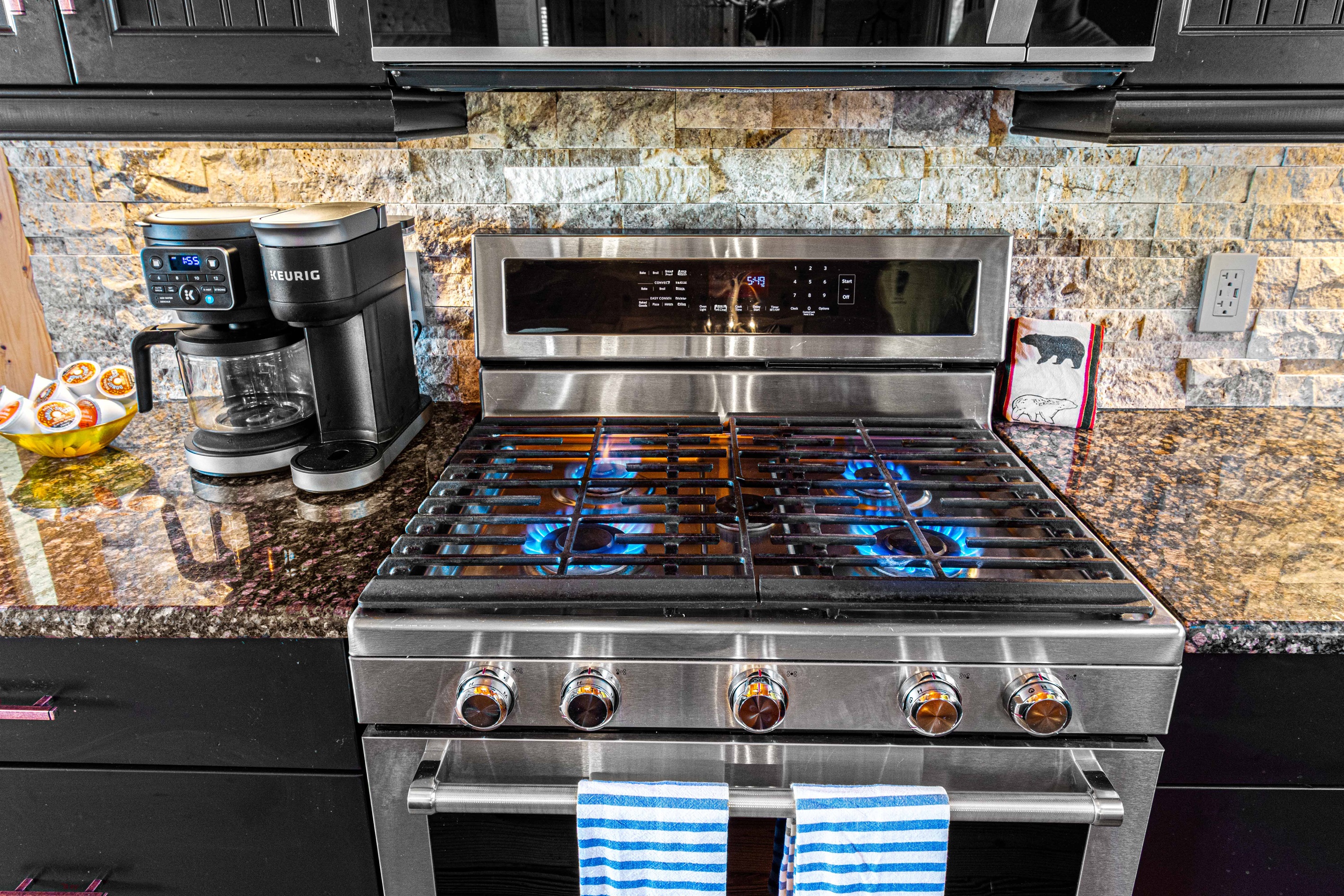 Gourmet Kitchen: Elevate your culinary creations with modern appliances and stylish finishes!