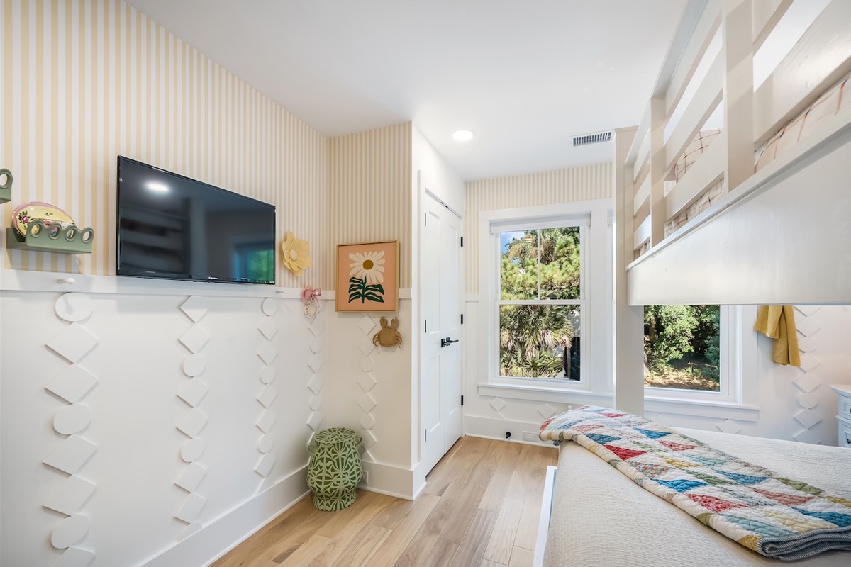 Bunk Room with Queen over King | 19 Sand Crab | IOP Escapes