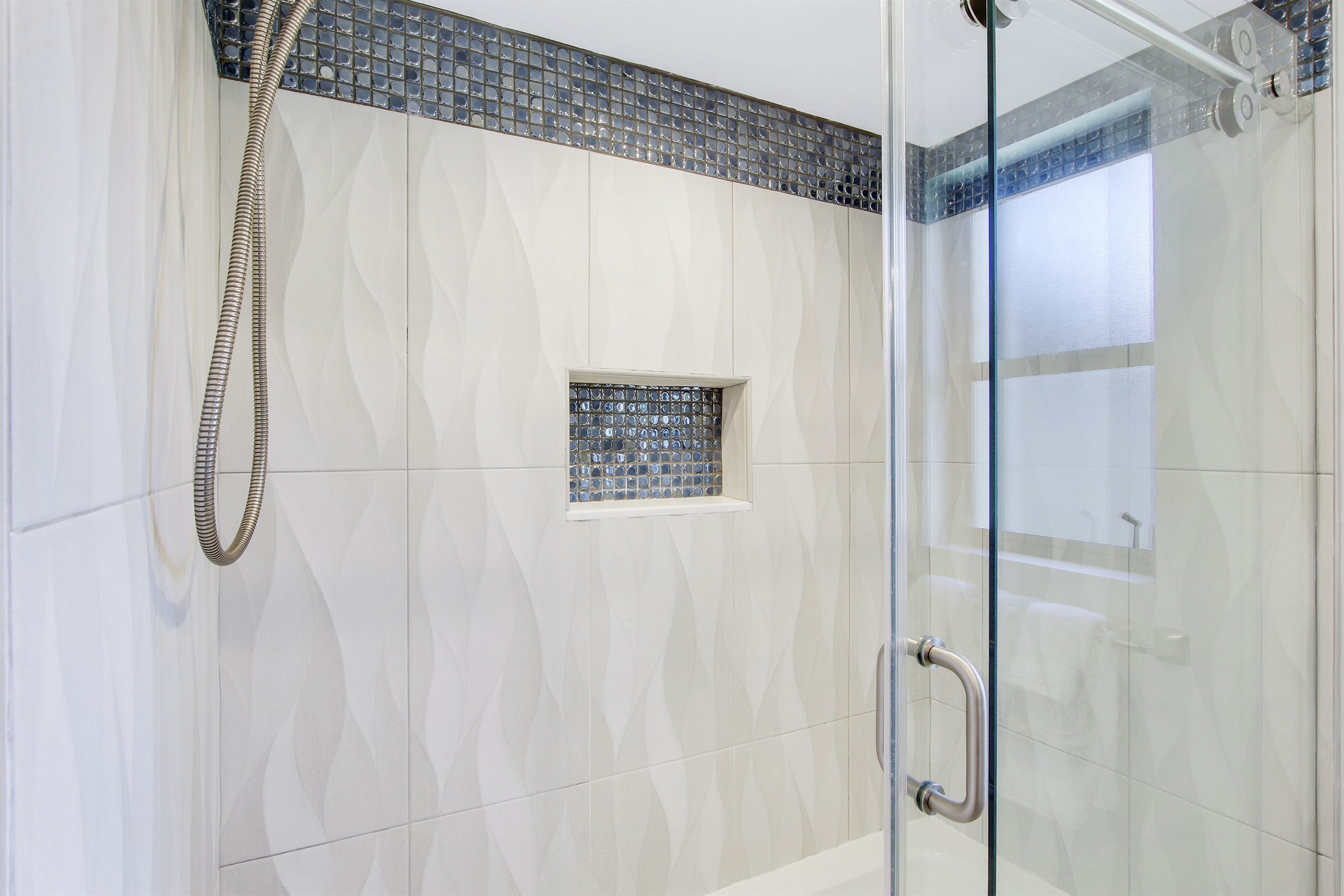 Guest shower/tub combo