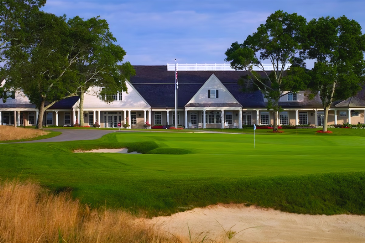 Oyster Harbors Club: 20 min away wedding venue