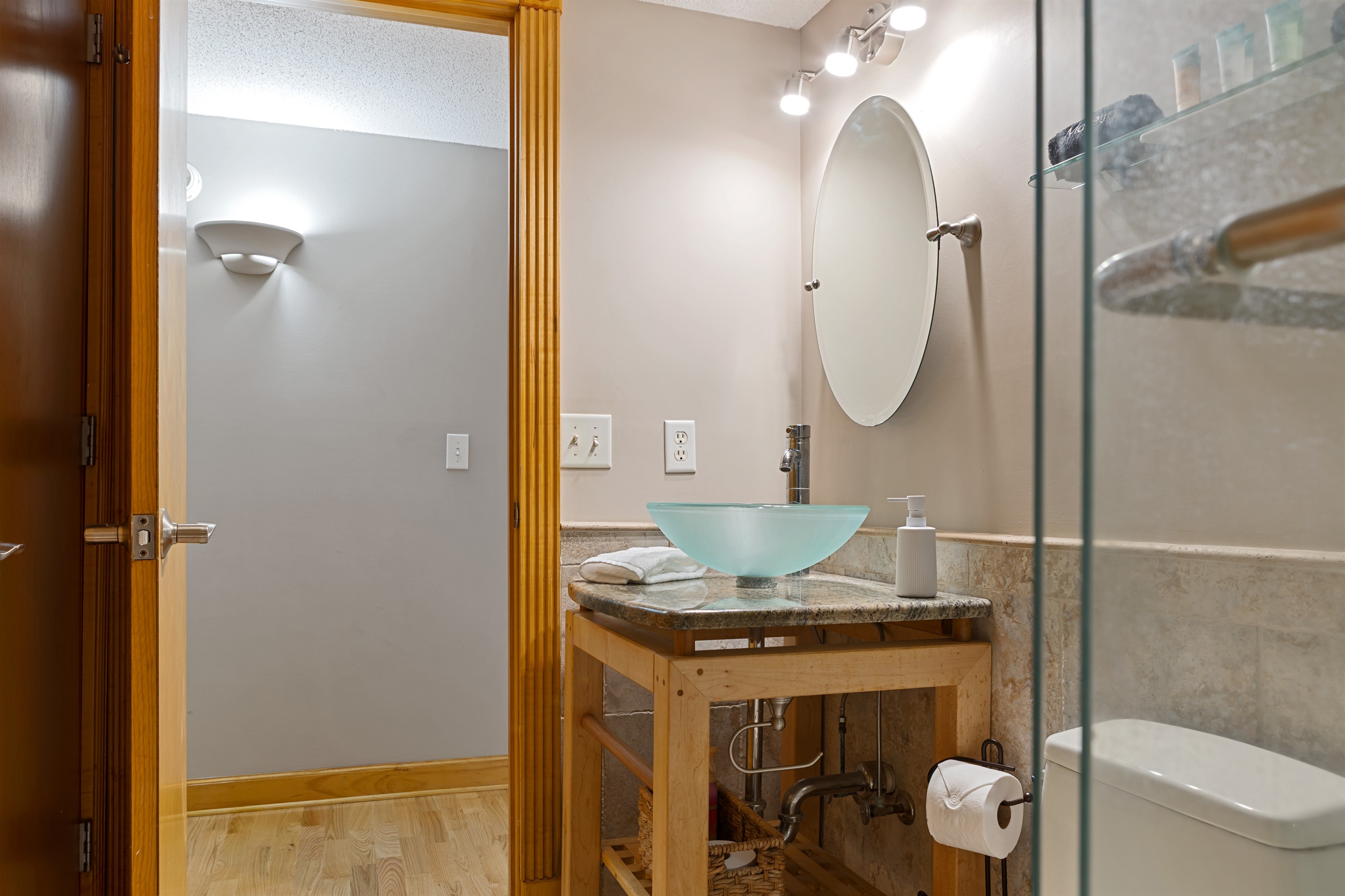 Bath linens provided